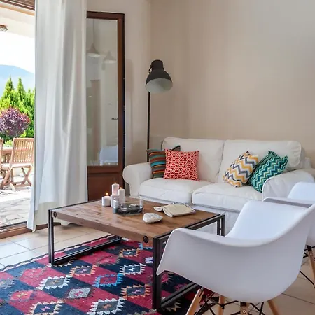 Sleeps 6 With Pool And Wifi