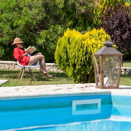 Sleeps 6 With Pool And Wifi Villa *